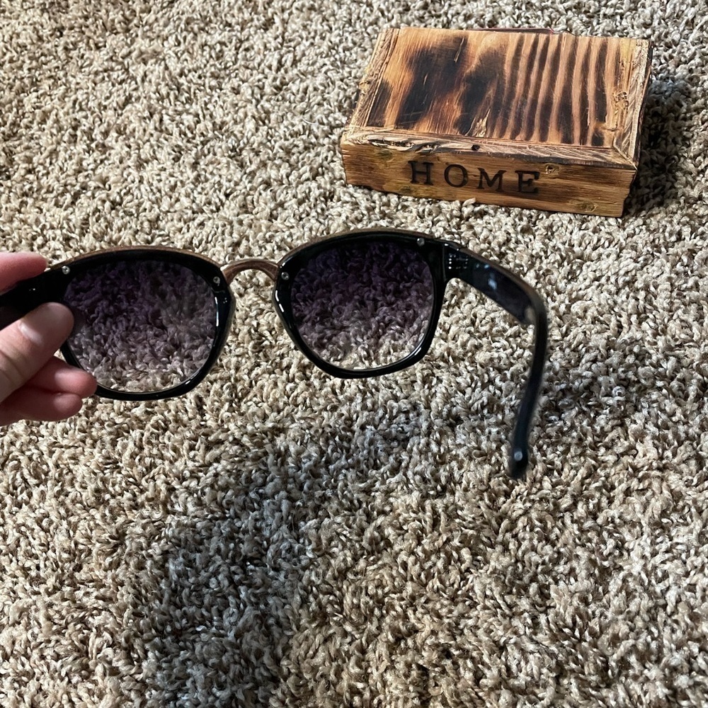 LRI Forever Sun black and gold oversized sunglasses - Picture 5 of 6